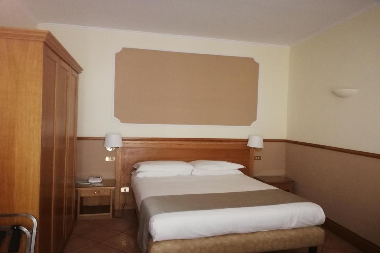 Hotel Leopardi Неаполь Экстерьер фото