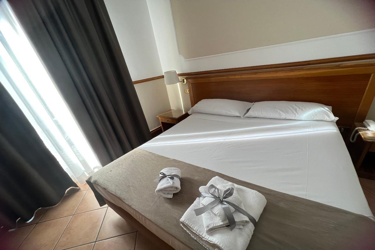 Hotel Leopardi Неаполь Экстерьер фото