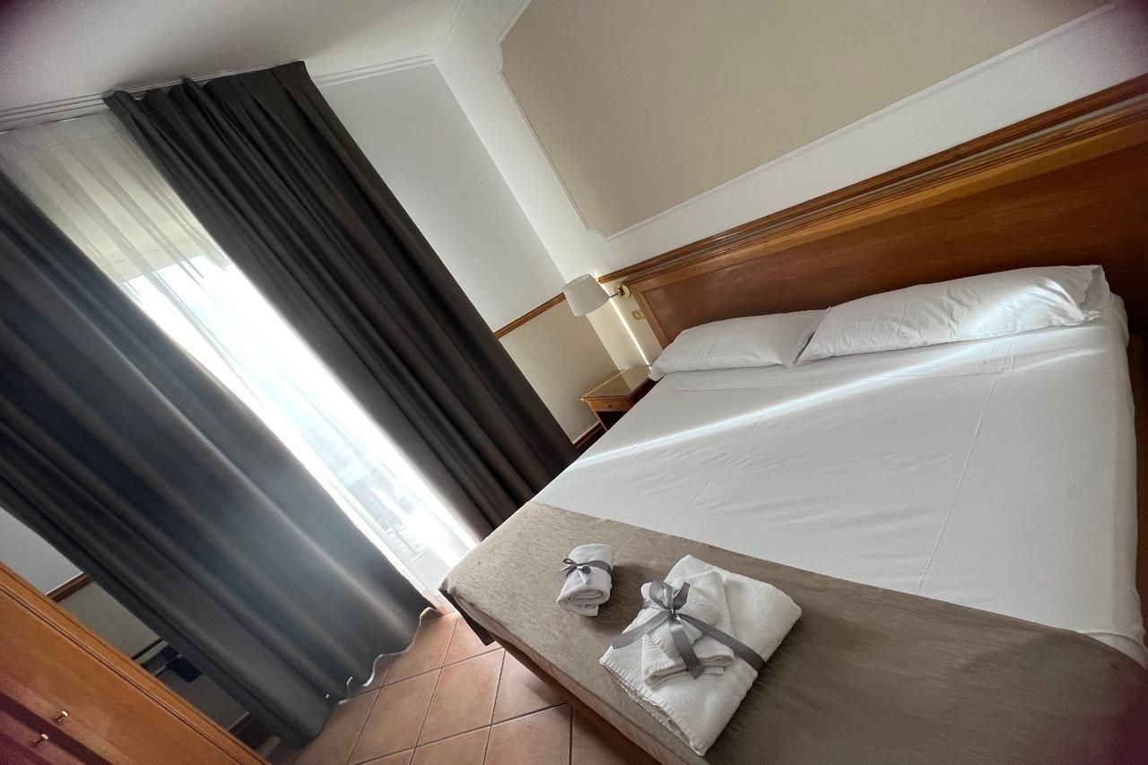 Hotel Leopardi Неаполь Экстерьер фото