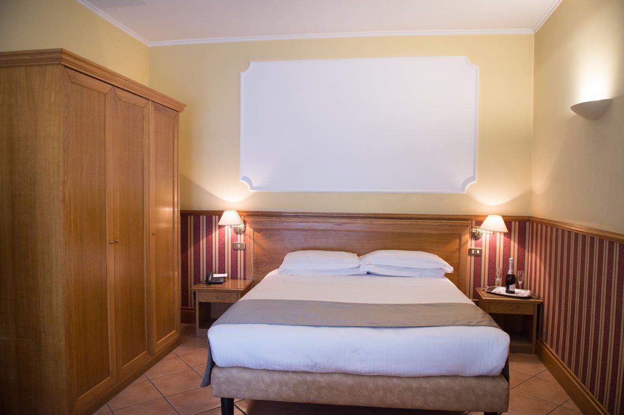 Hotel Leopardi Неаполь Экстерьер фото