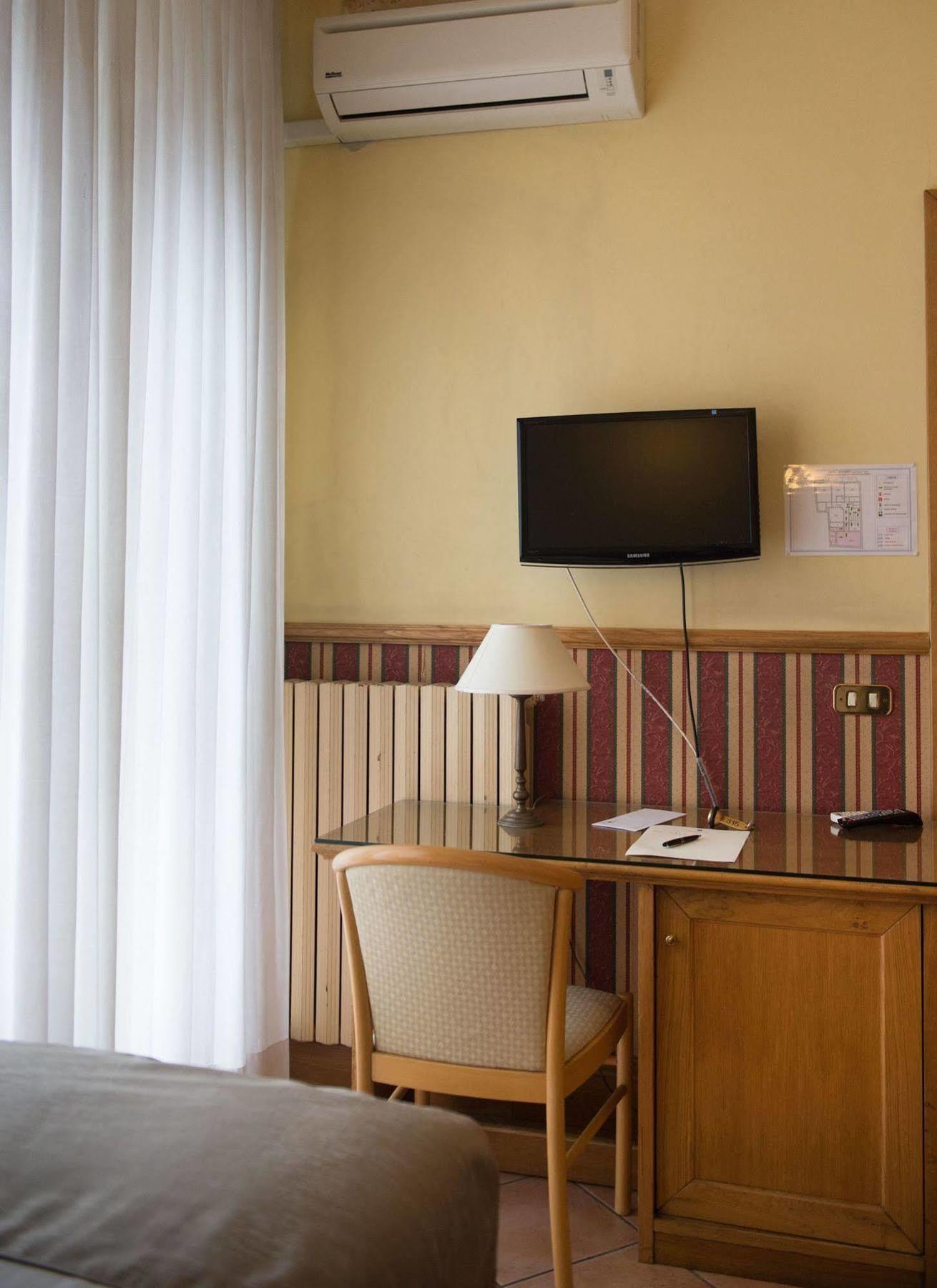 Hotel Leopardi Неаполь Экстерьер фото